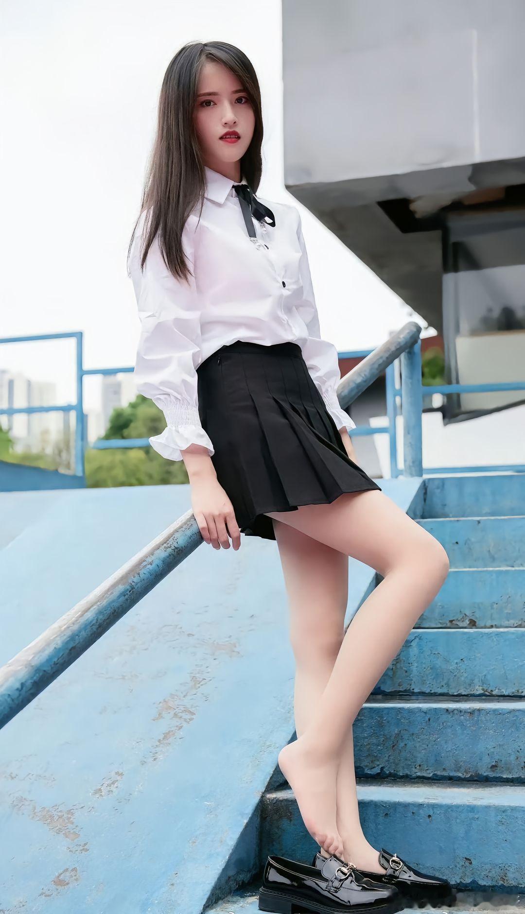 肉色丝袜百褶裙~ ​​​