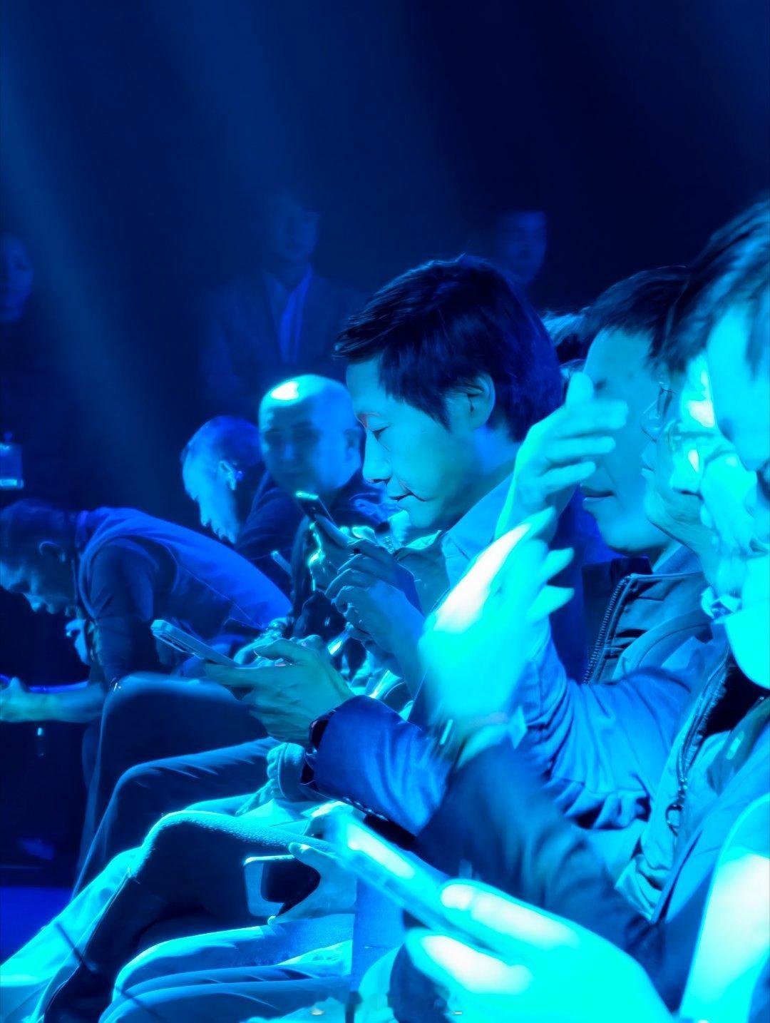 雷总真帅卢总真帅小米17Ultra 巅峰影像科技旗舰，惊艳蜕变。舒适握持｜小米U