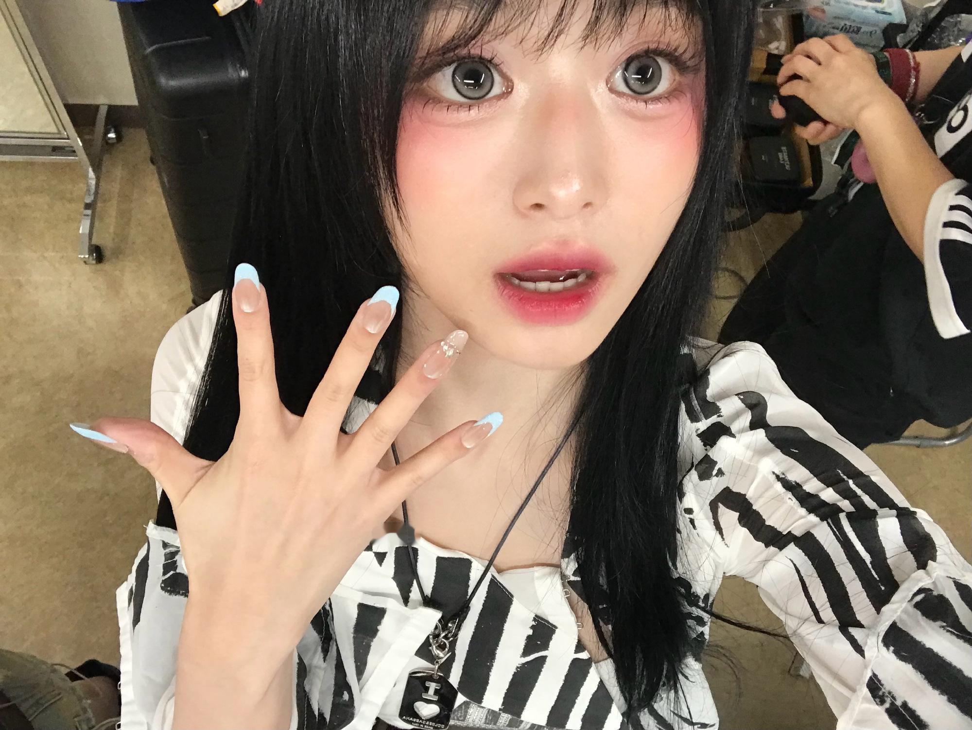 一组图里梦女和妈粉全都媚了 ​​​