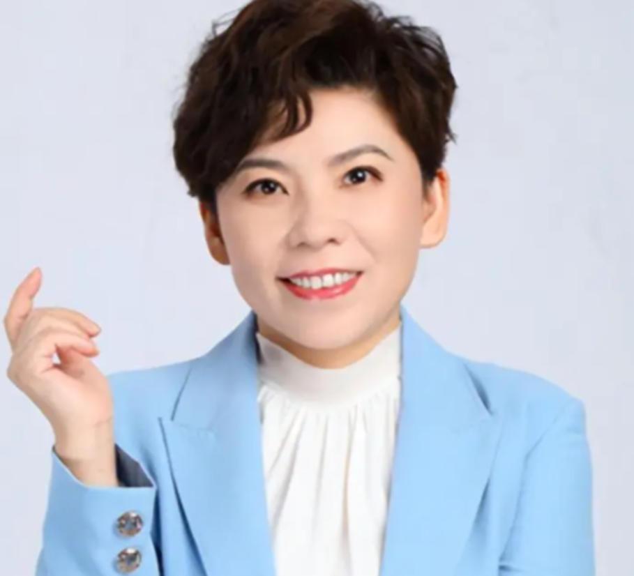 当年，世界冠军邓亚萍和林志刚正在谈婚论嫁，不料却半路杀出个程咬金，导致两人分手，