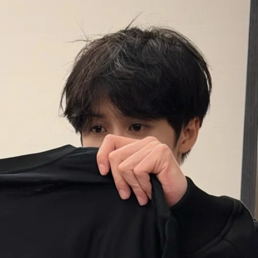 好想给欧巴梳一梳头发 