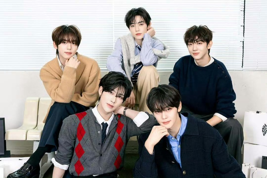 乐华新男团要来了乐华新男团AND2BLE五人公式照AND2BLE五人公式照公开