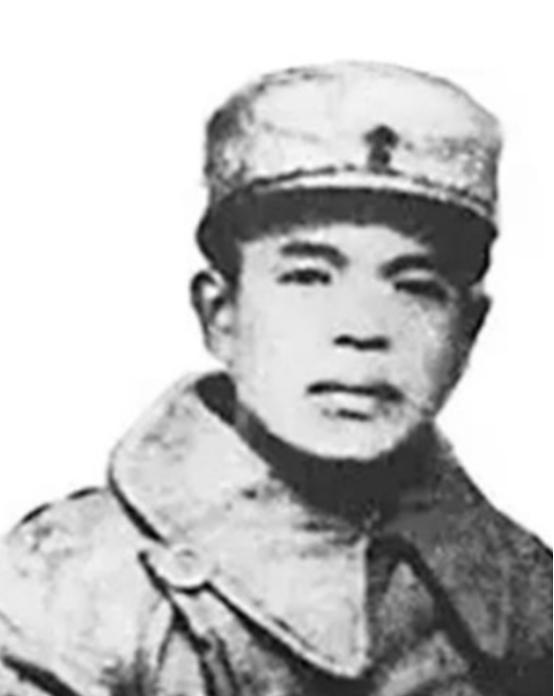 1950年，肖华奉命调往北京，在赴任路上，他看到一名香烟小贩，顿时脸色大变：这不