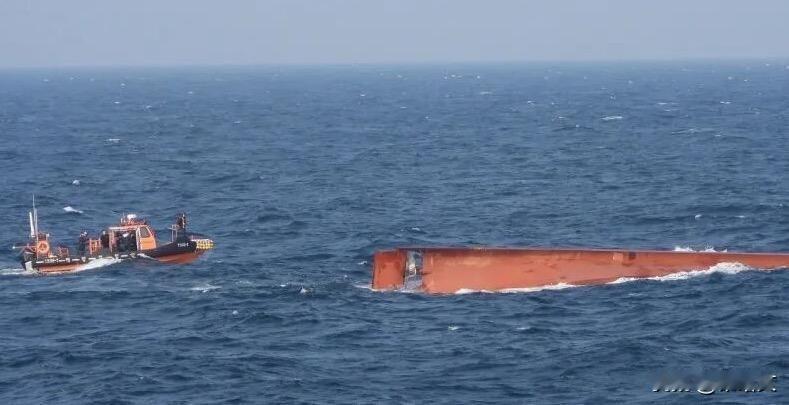 中国渔船公海倾覆，3名船员失踪，中韩联手搜救太让人动容！
 
首尔时间11月9日