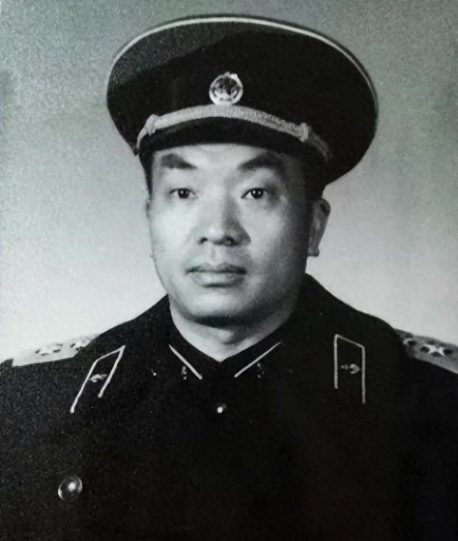 守岛炮兵击中外国船表现激动，随后司令员方强遭到批评，多位干部因此被降职处理，这究