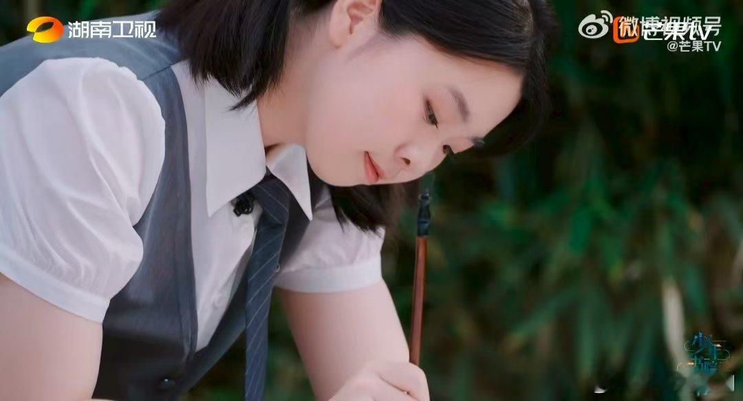 少年团仿古人为中原碑王书写弹幕少年书院行 看他们写字我都跟着紧张！生怕哪个笔画写