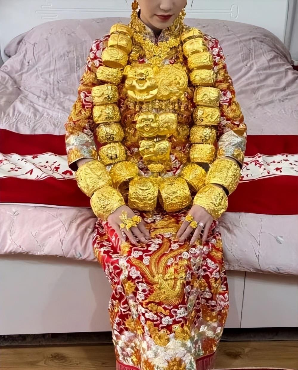 金价上涨金店却关门了？

据悉2025年10月以来，国际金价突破‌4000美元/