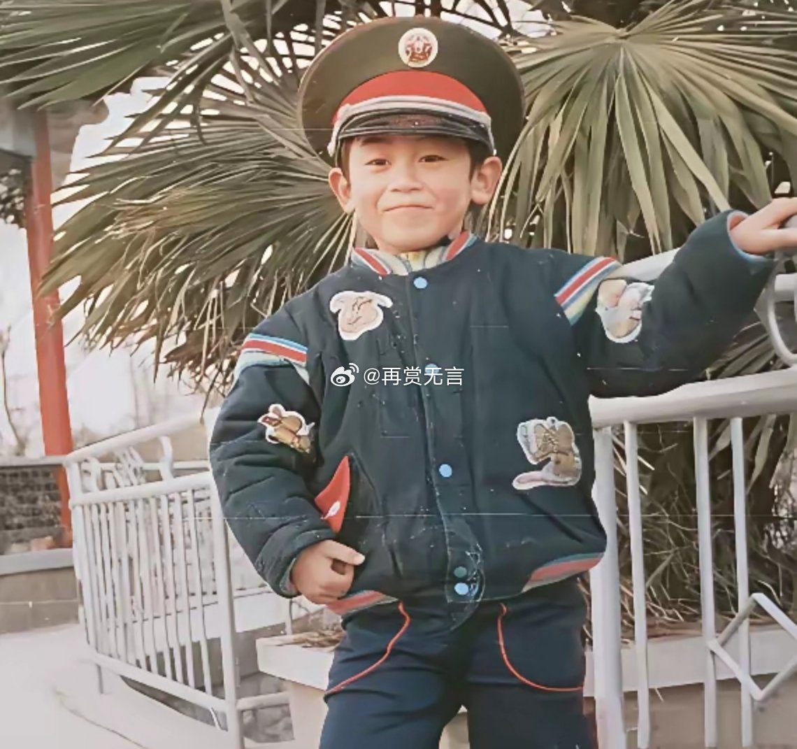 被周迅吻过的男人，小时候就是妥妥的大帅哥啊！ 