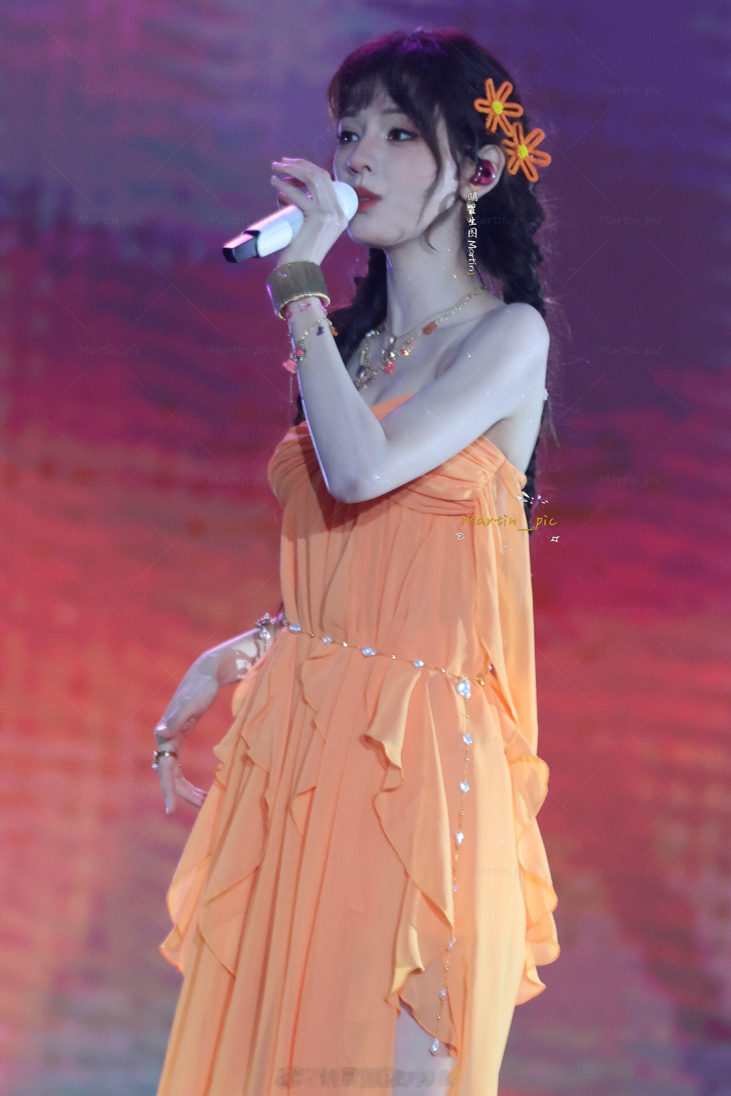 张予曦  张予曦 260502芒果音乐节生图掉落～今天阿🍉也太美了吧舞台ido