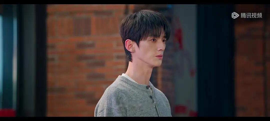 骄阳似我 男二骄阳似我这个男二是叫赖伟明吗，他脖子好长好像羊驼 