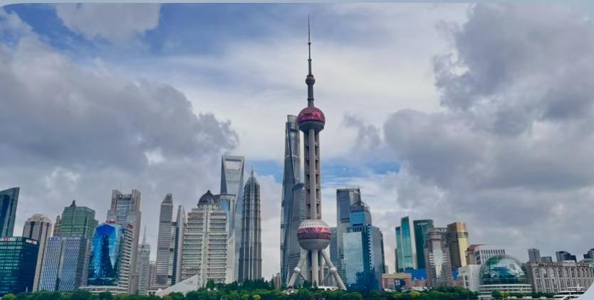 总量全球第五，增速跑赢全国，2025上海GDP5.67万亿上海 
     最新