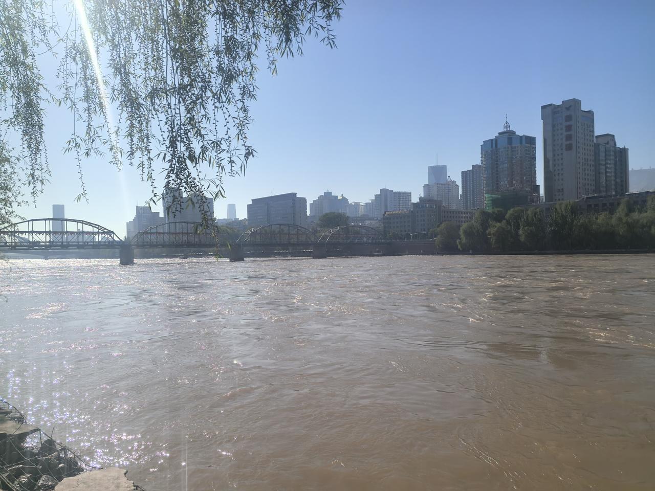 大美兰州黄河之滨

[玫瑰][心][玫瑰]

兰州的黄河之滨，简直美到让人窒息！