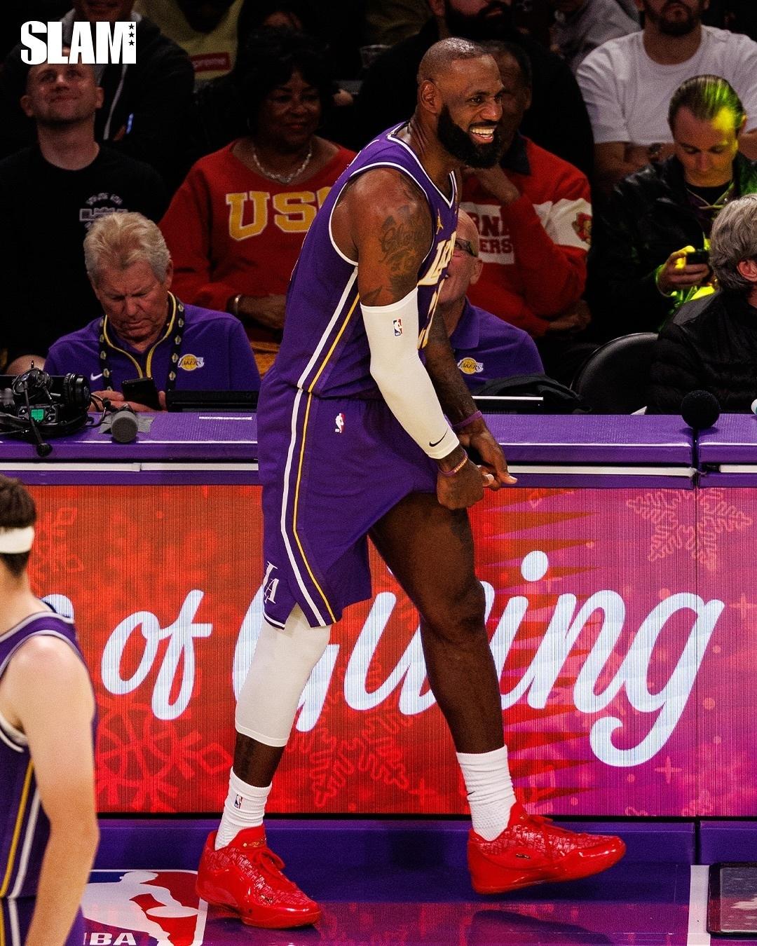 詹姆斯打的好，队友打的差，湖人赢球……《詹姆斯废队友》詹姆斯打的差，队友打的好，