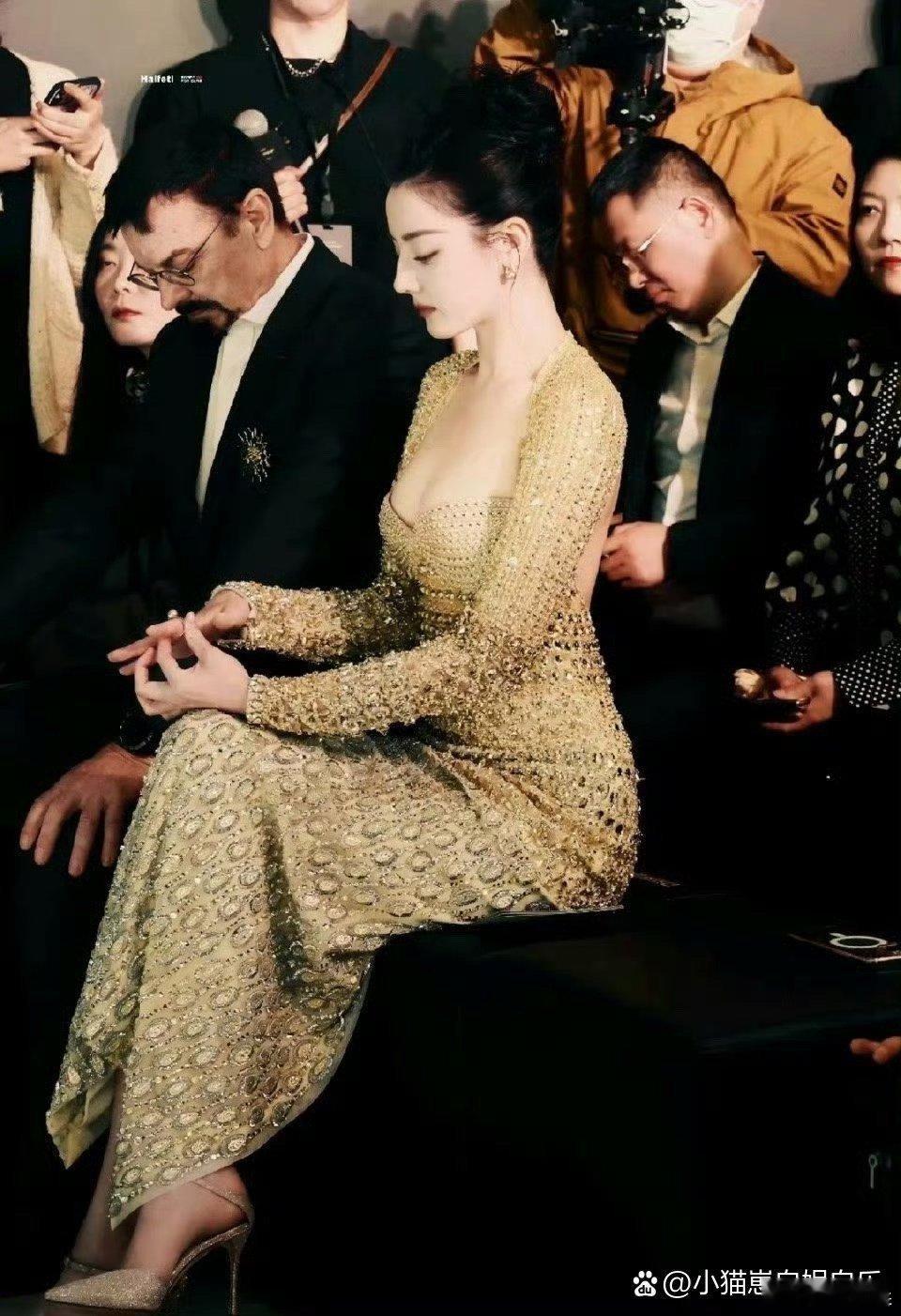 迪丽热巴颜值与身材双封神，每一帧都美得无可挑剔，实力诠释什么是顶级颜值 