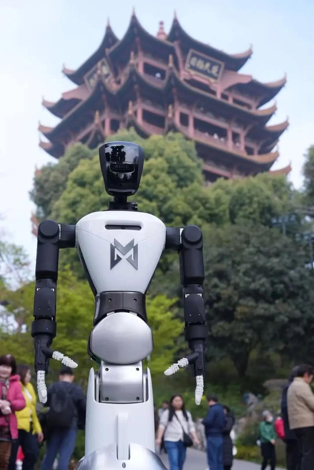 不止智能与电动，东风亮出硬核底牌——国产2200MPa热冲压钢实现反超！

东风