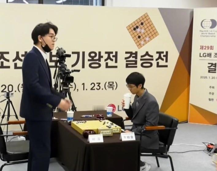 中国围棋协会今晚发布关于第29届LG杯决赛第二局有关情况的说明。一、《韩国围棋规