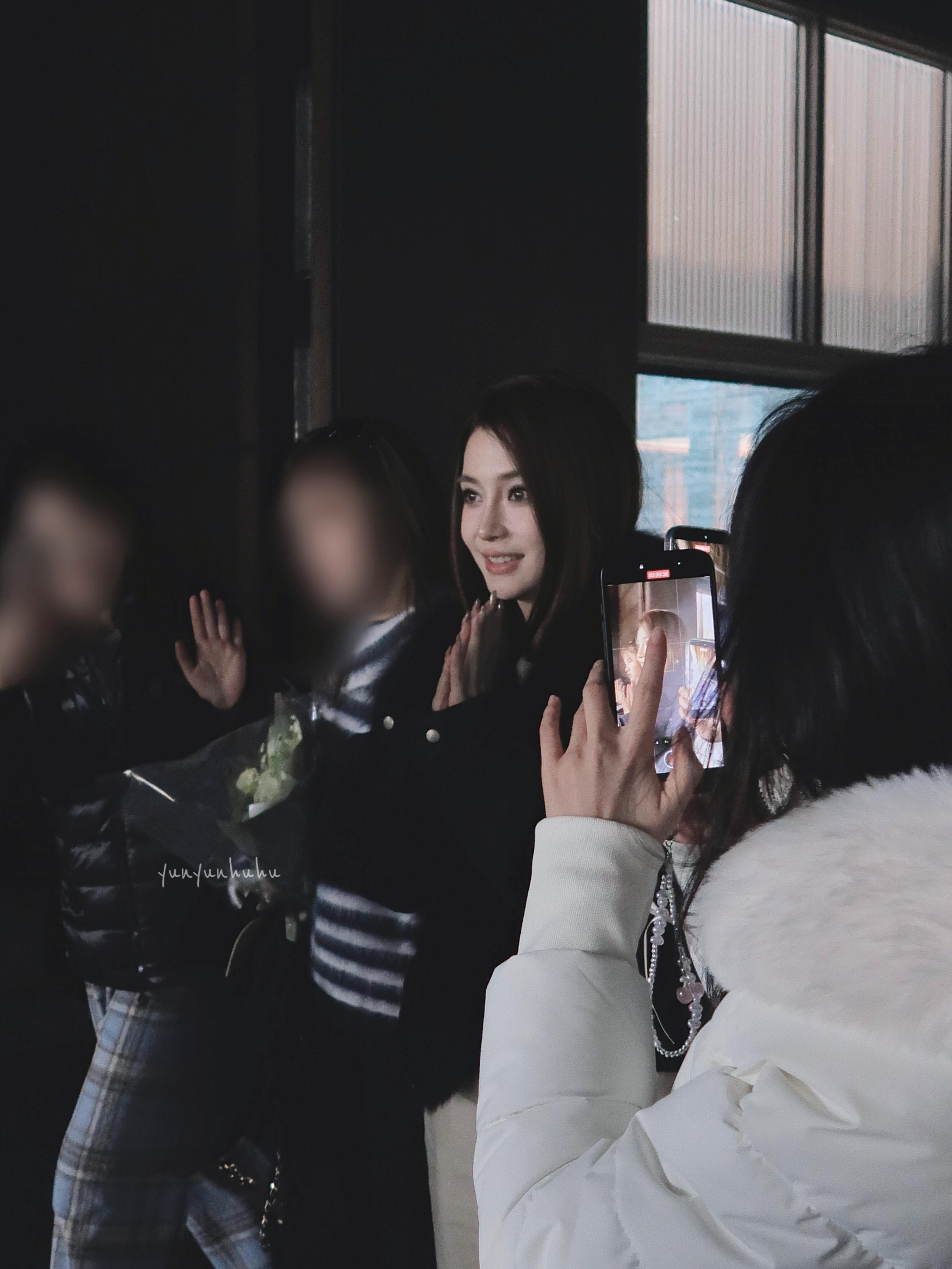 直发烟熏妆美哭了😭angelababy直发烟熏妆造型