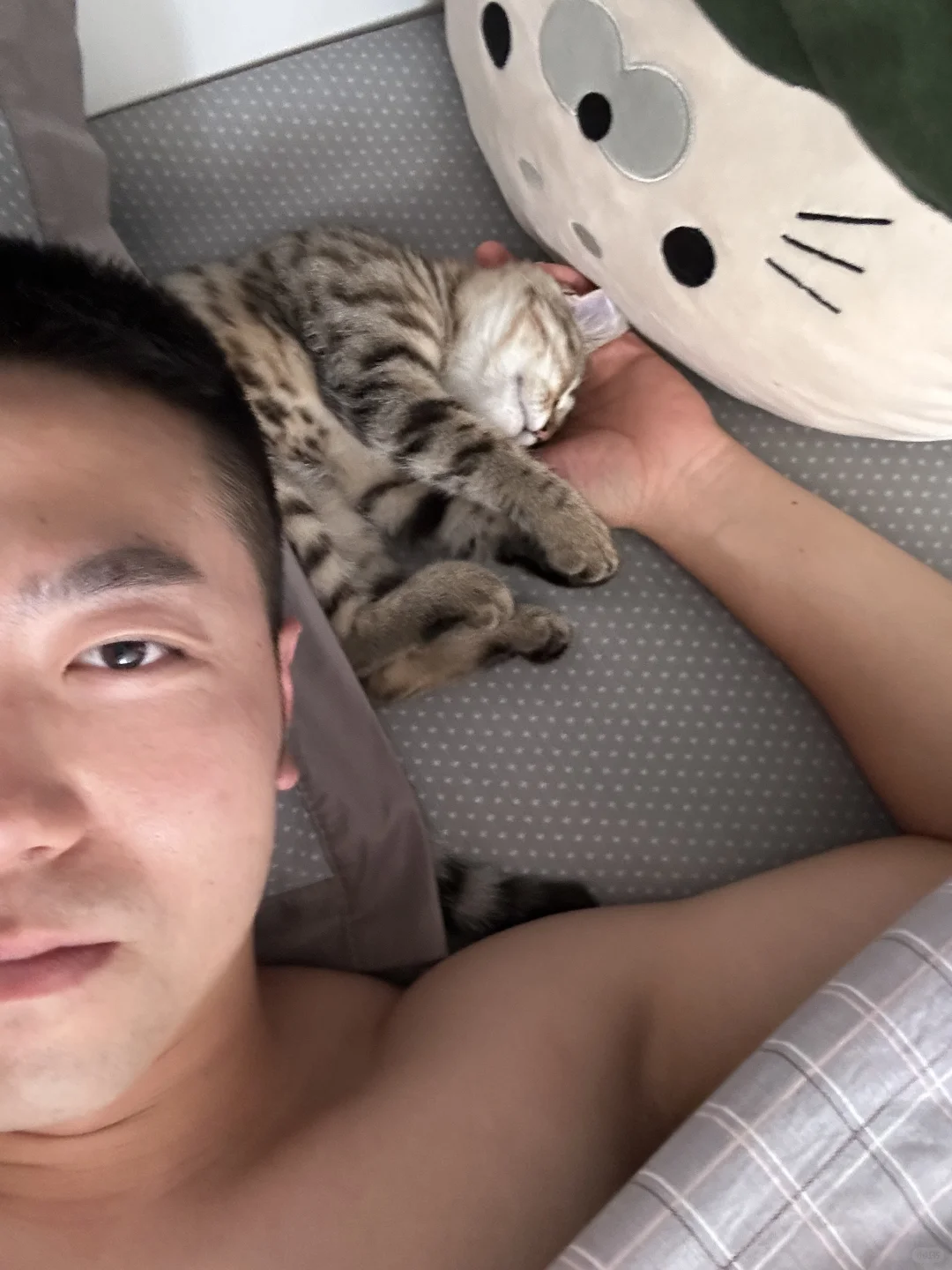 醒来和你贴一贴，路边又吃九十九