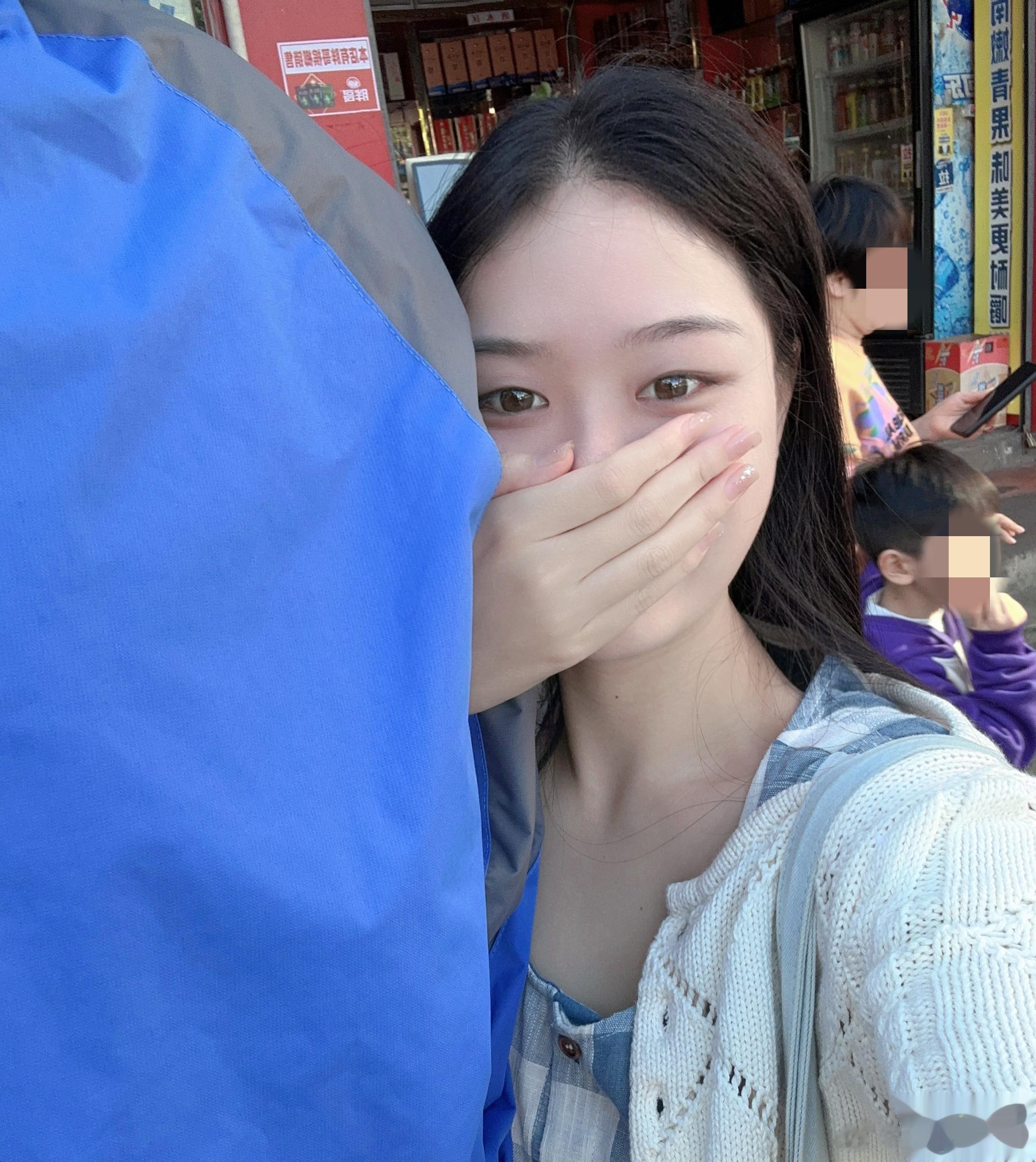 微信抖音都发啦 微博发下～ 图二我侄女的反应哈哈哈哈哈 ​​​