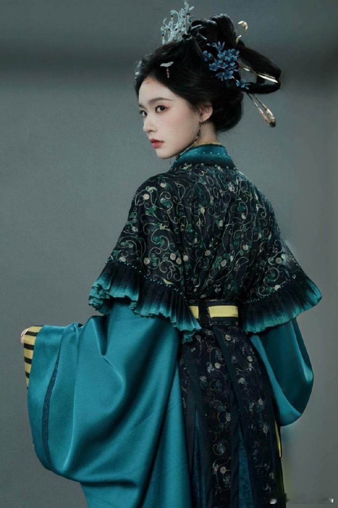 归鸾 林允和温瑜的适配度真的绝了，清冷的气质贴合落魄贵女，眼神里的狠劲匹配野心公