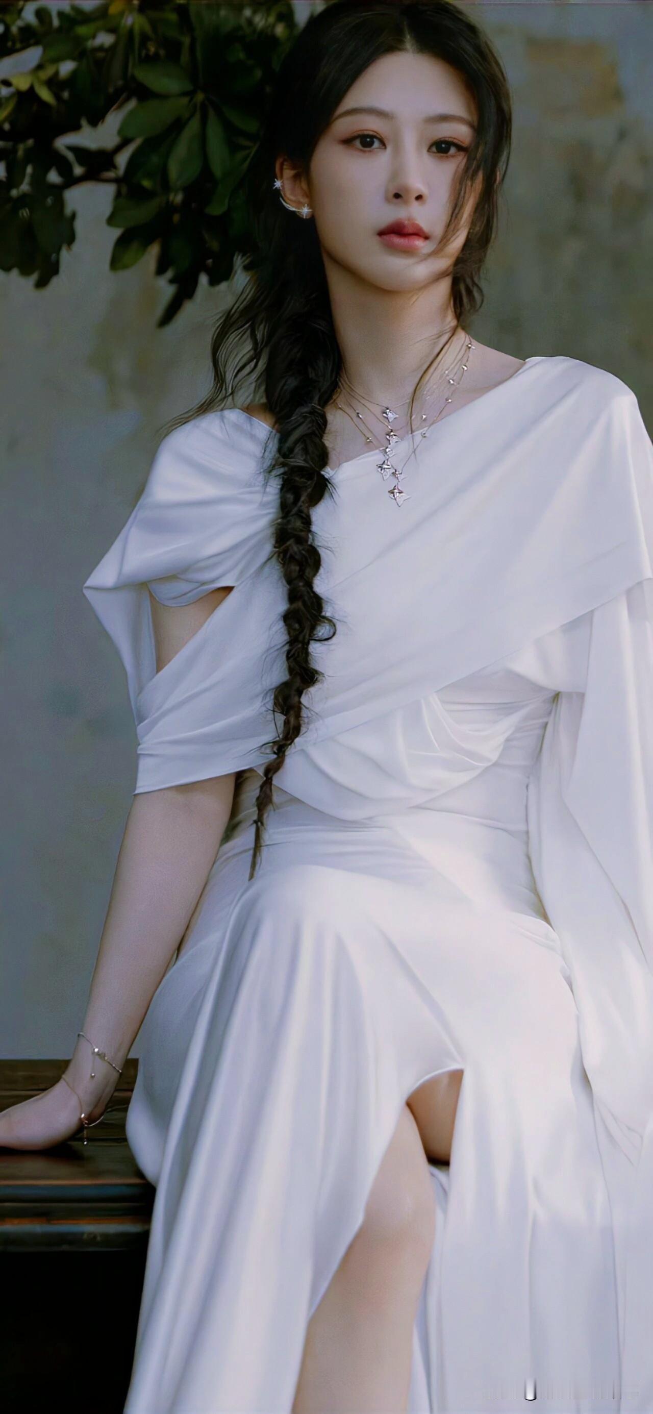 杨紫的小辫子太美了