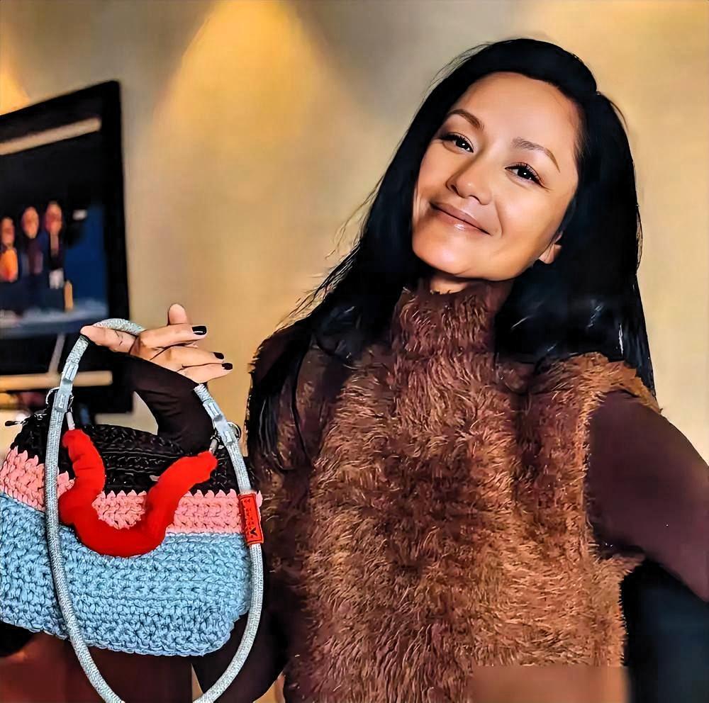 别再吹瞿颖“低物欲”了，这明明是顶级财务自由的高选择权！清迈千万别墅带泳池网球场