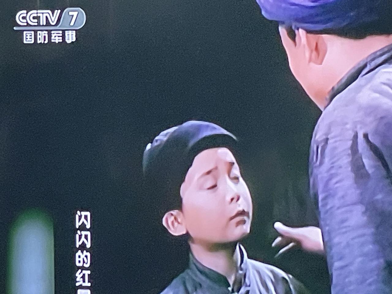 老电影《闪闪的红星》，因为白匪封山，需要给山上送盐。过卡子的时候，潘冬子将盐化成