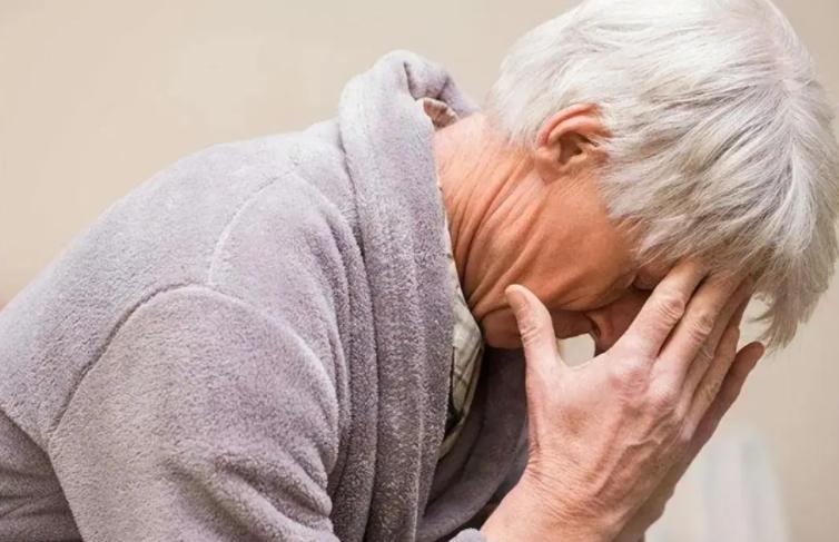 中风的人越来越多？老中医劝告：宁可发呆，也别做这7件事：
 
身边突然中风的人变