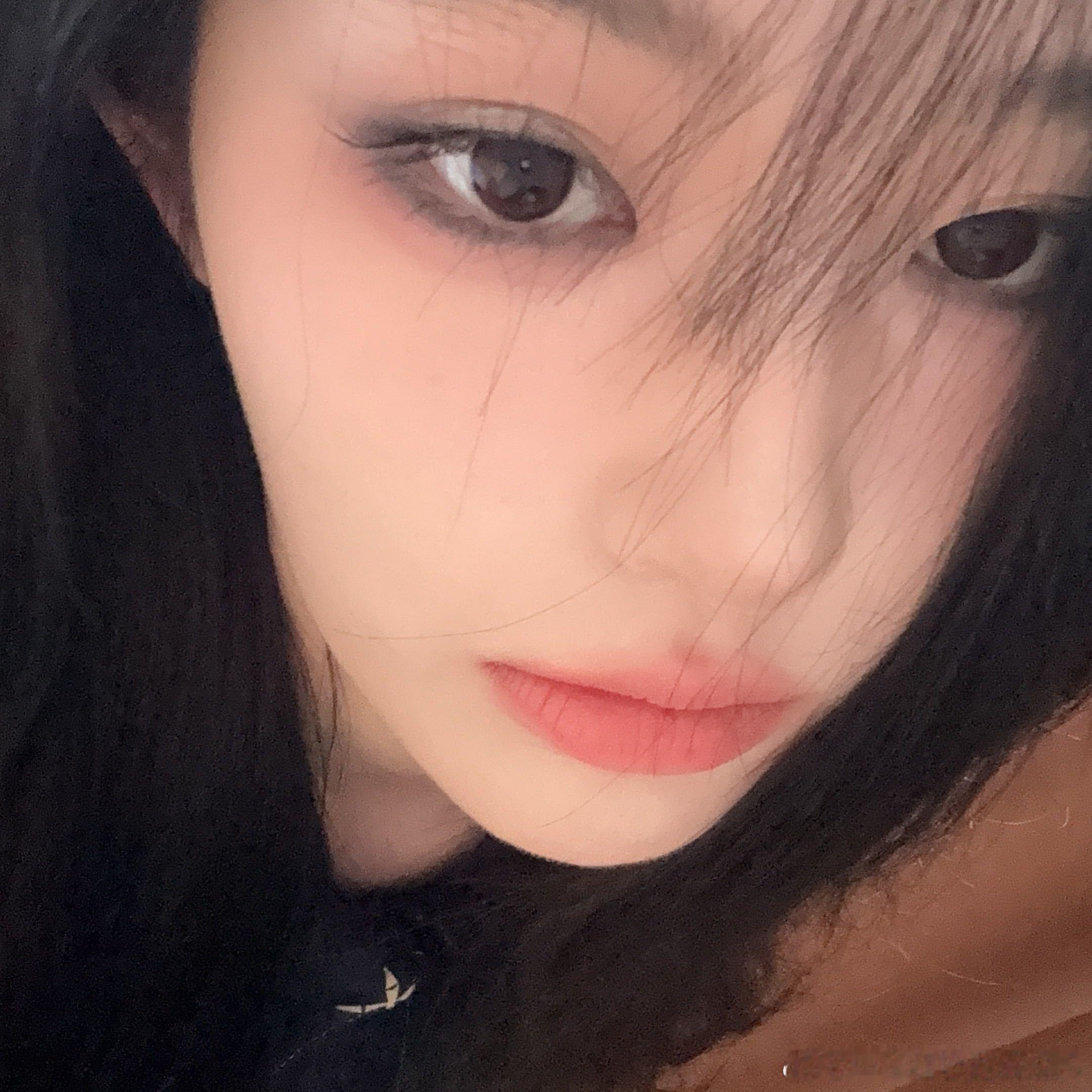 王奕王奕0908出道九周年快乐王奕2026午福临门奕马当先嘴角梨涡上扬酒窝荡漾?