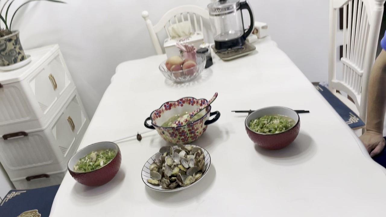 60后四姐自驾近两个月终于到家，老公做的嘎啦面香到心坎里。

出发时总盼着快到家