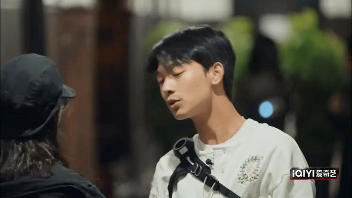 #李庚希和张宥浩吵架崩溃大哭# 张宥浩和李庚希为了不淘汰队友吵架，这节目组的设计