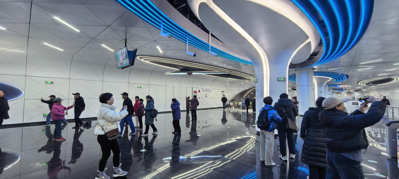 长安人民对于地铁15线的期盼和热爱，远比当年2号线开通时候，感情更丰富直接！