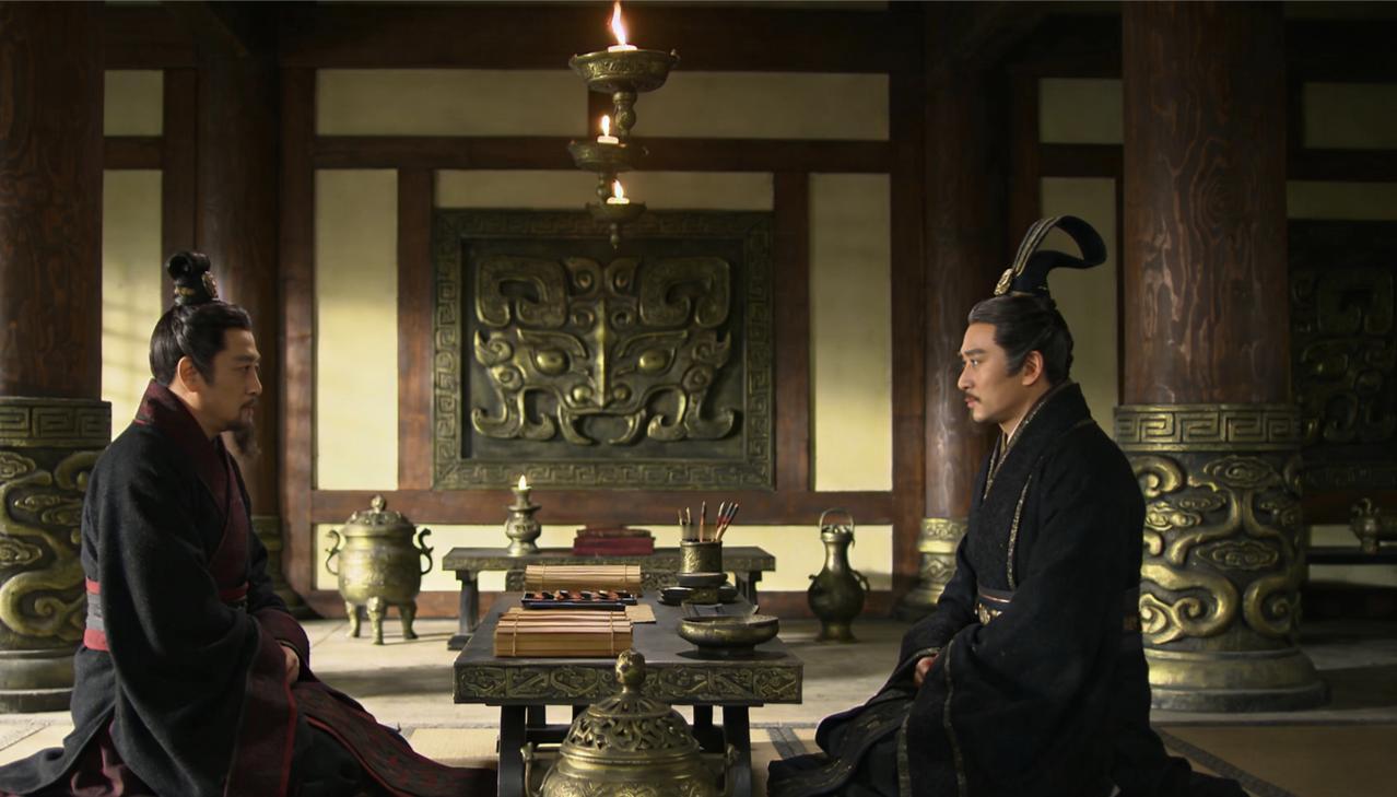 为贴合今日头条传播特性，我以“亲戚圈束缚+嬴政破局”为核心线索，用更具故事感的语