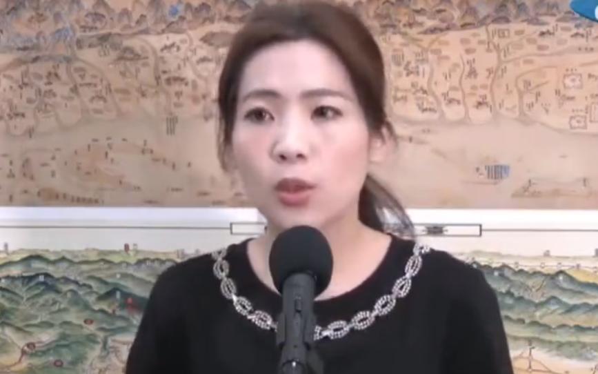 蓝营国民党立委徐巧芯现在也是完全选边站了，她算是加入了以老赵为代表的亲美派，这次