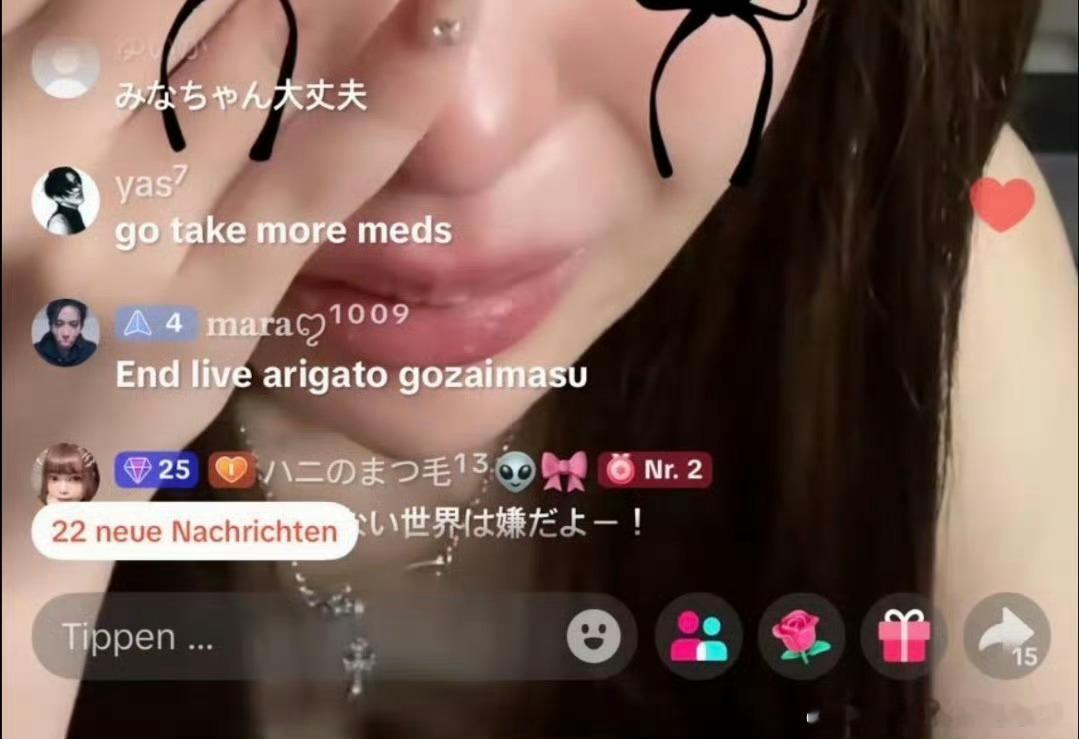 给我看震惊了…这个女生网名“Mina”去某男团演唱会，拜托该男团内另一成员递东西