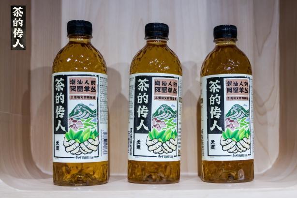很喜欢登机前的十分钟机场候机邂逅茶香好物，多款名茶口感醇厚鲜香，入口鲜活宛如现泡
