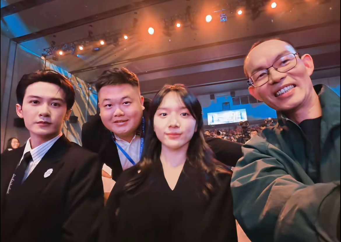 魔鬼自拍视角下健次依然帅得很稳定～～ ​​​