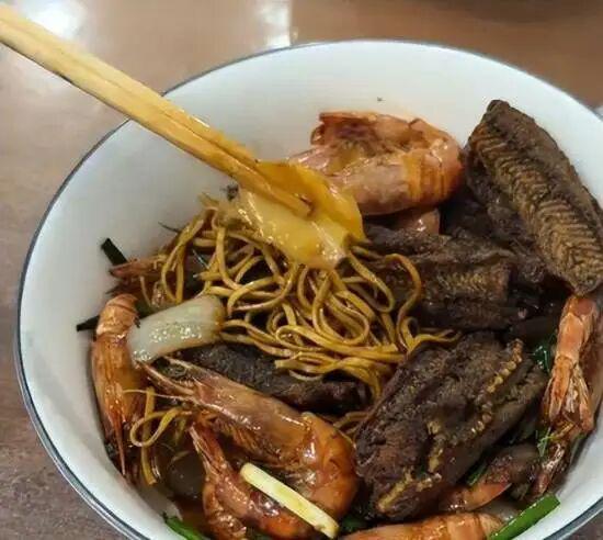 【天价面馆老板辟谣2188元一碗面：门店菜单最贵一碗598元】天价面馆老板常发布