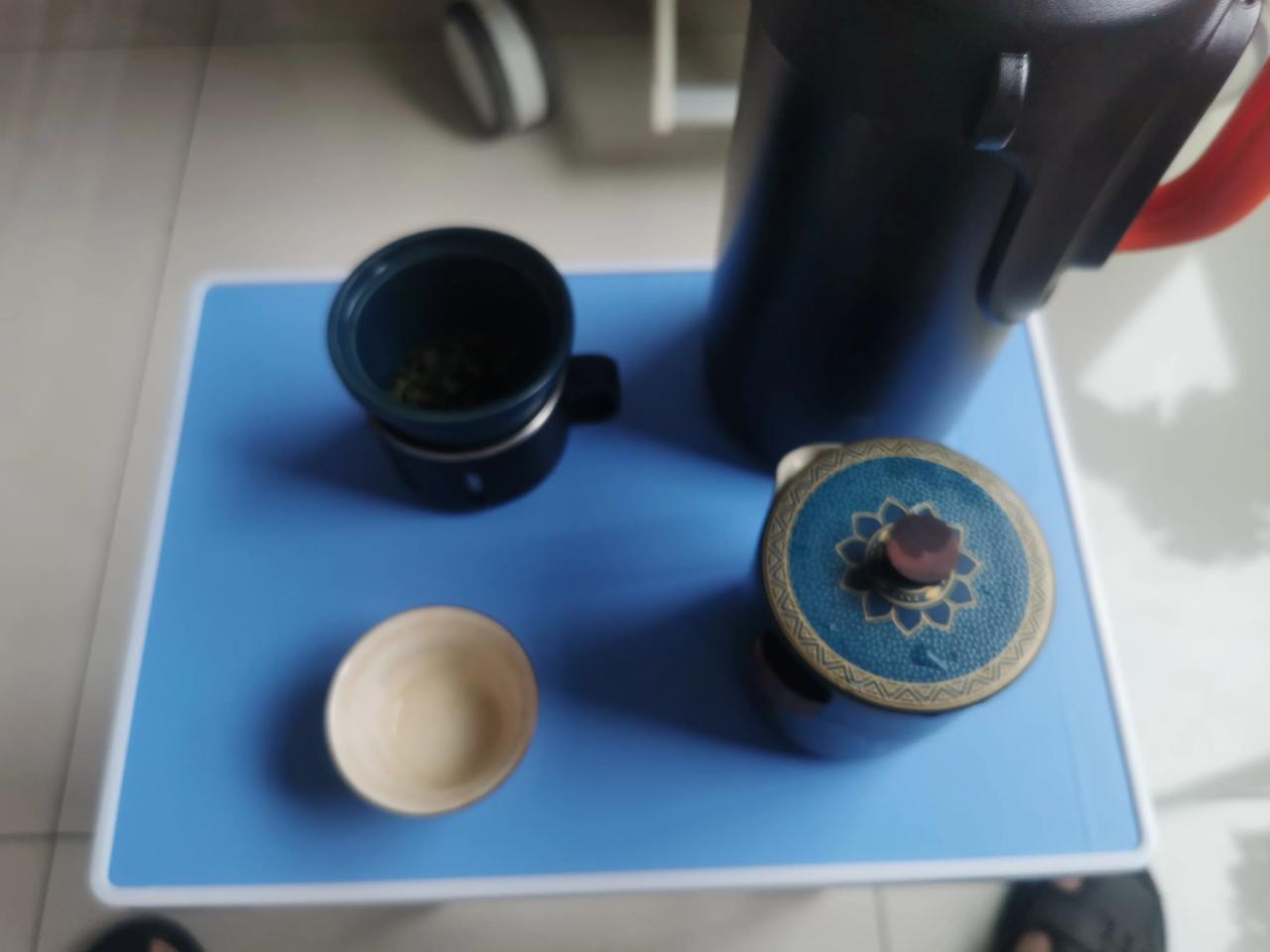 虽身不适，条件艰苦，也要自娱自乐！不能降低生活品质！小茶喝起来！心情瞬间起飞！[
