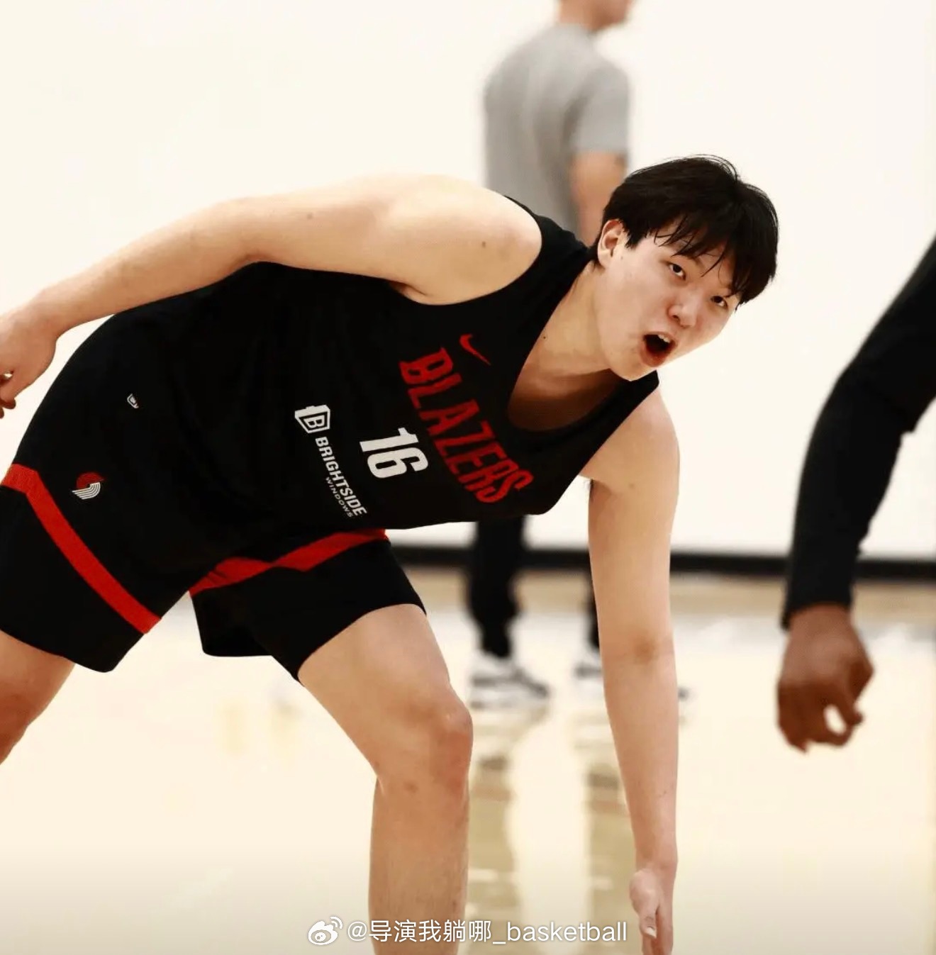 杨瀚森已经连续四场没能获得出场时间，开拓者发展联盟球队比赛也开始了，杨瀚森没有出