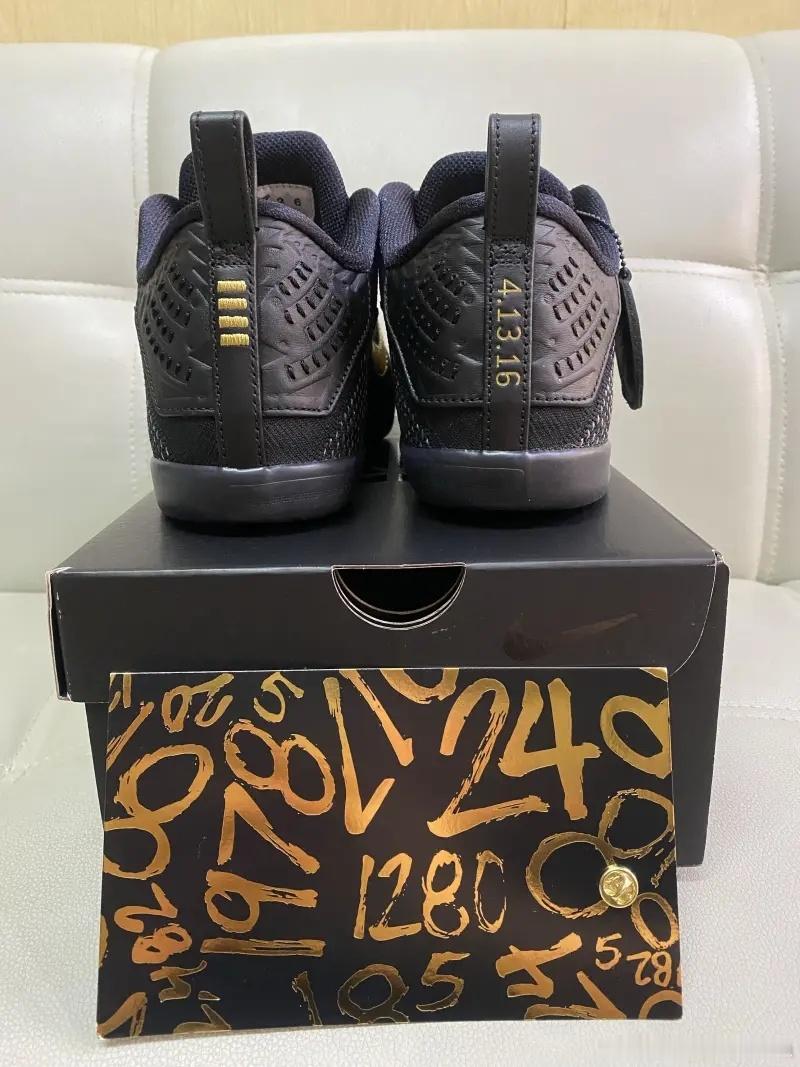 【Nike Kobe 11 Elite FTB 黑金配色重磅复刻】时隔十年，这双