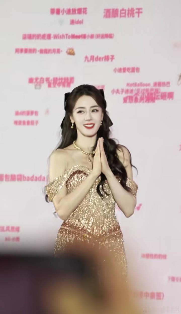 宝宝们有看见我ID的图请都投喂给我射射！！奖池还在叠加 我和迪丽热巴的合影纯靠各