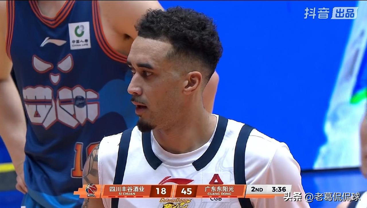 广东东阳光外援奎因真是状态神勇！在今天进行的广东东阳光和四川丰谷酒业的比赛中，目