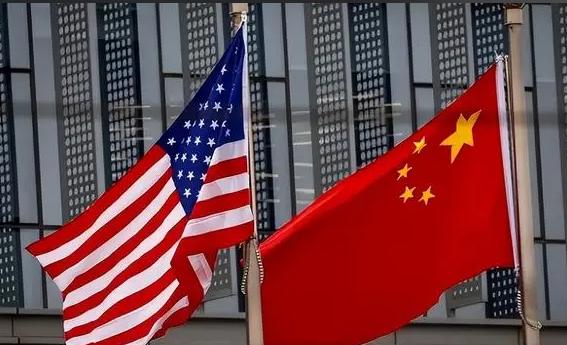 假设我们跳出中国人的视角，站在美国人角度，回头看这个国家，会发现它不仅神秘莫测，