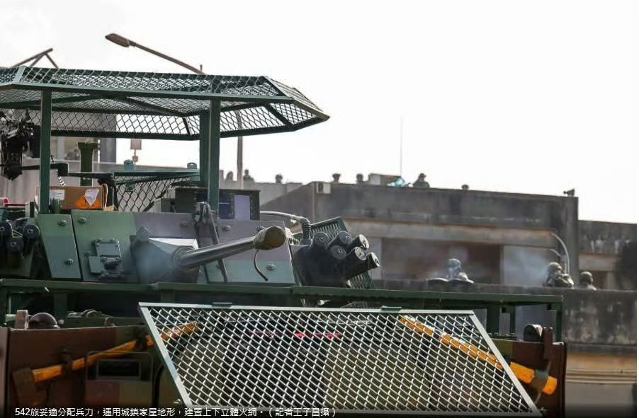 对岸也开始加蓬了，云喵装甲车 