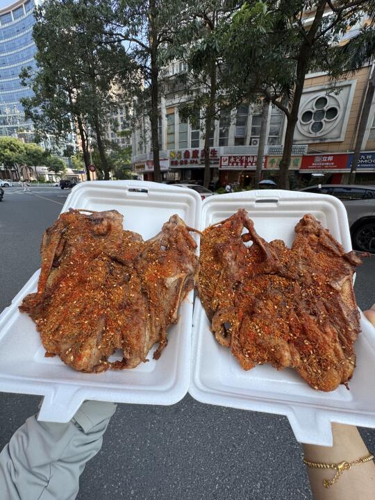 厦门江头！！！沈阳铁板鸡架好吃😭。。。