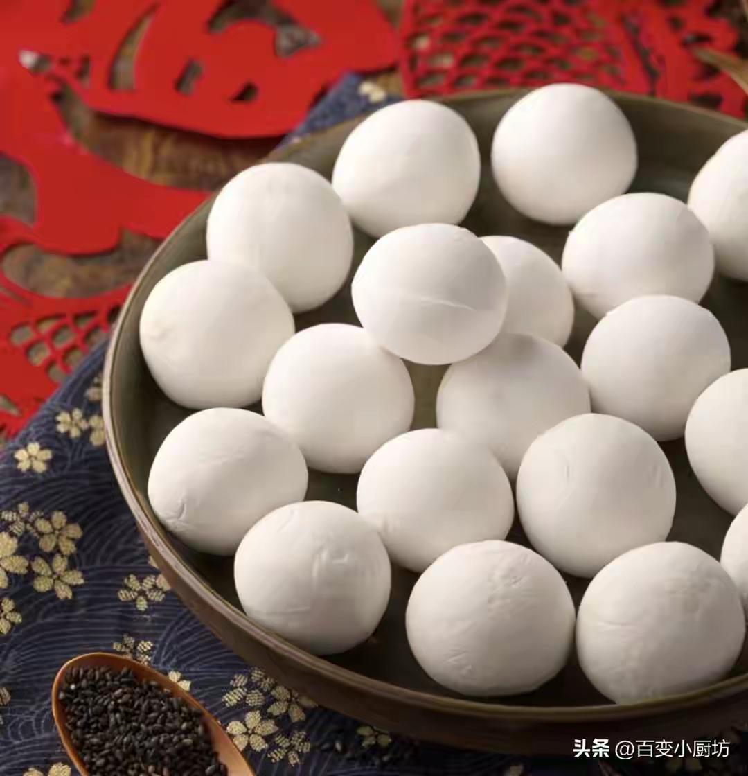 吃了汤圆，才算过完年！左手热乎元宵，右手盖碗清茶，巴适得板。闹元宵，迎好运，安逸