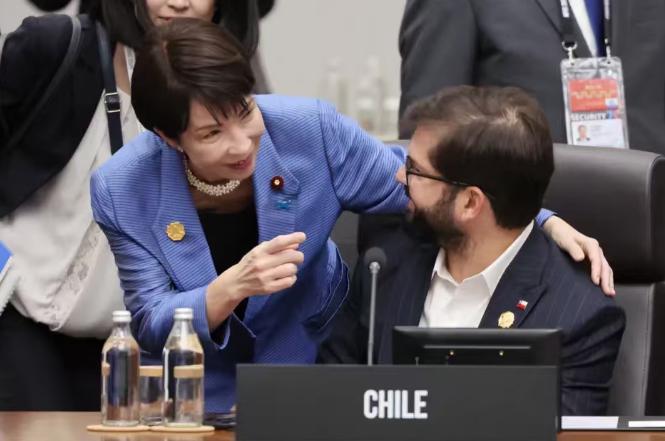 高市早苗现在大概率是“骑虎难下”了，若是撤回“涉台言论”，那她大概率会被日本右翼