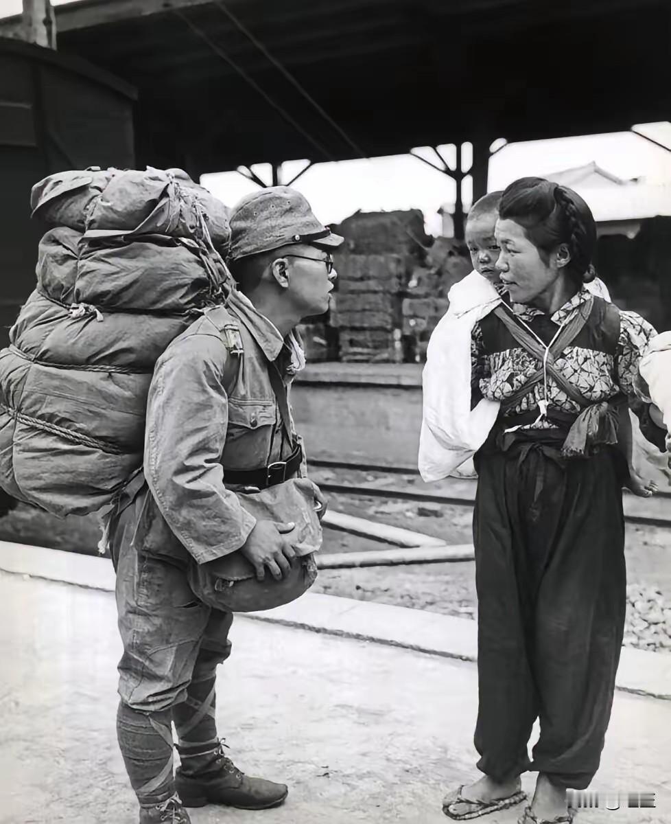 当年的侵华日军，看起来又矮又猥琐，如同侏儒 ，可就是这么一群侵略者，居然给中国与