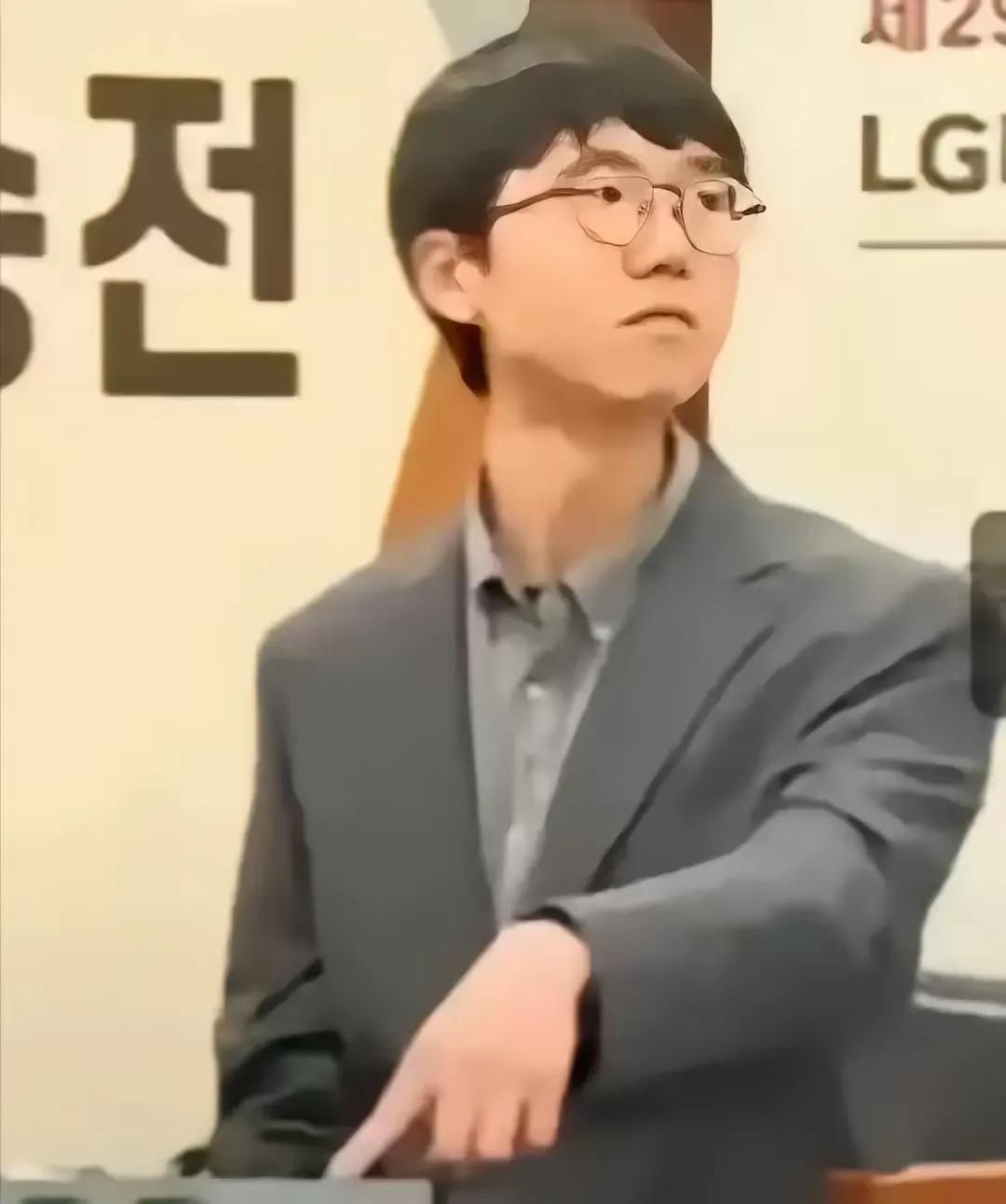 卞相壹的这一连串小动作，你说他不是故意的都没人信！

为什么偏偏要等到柯洁去喝水